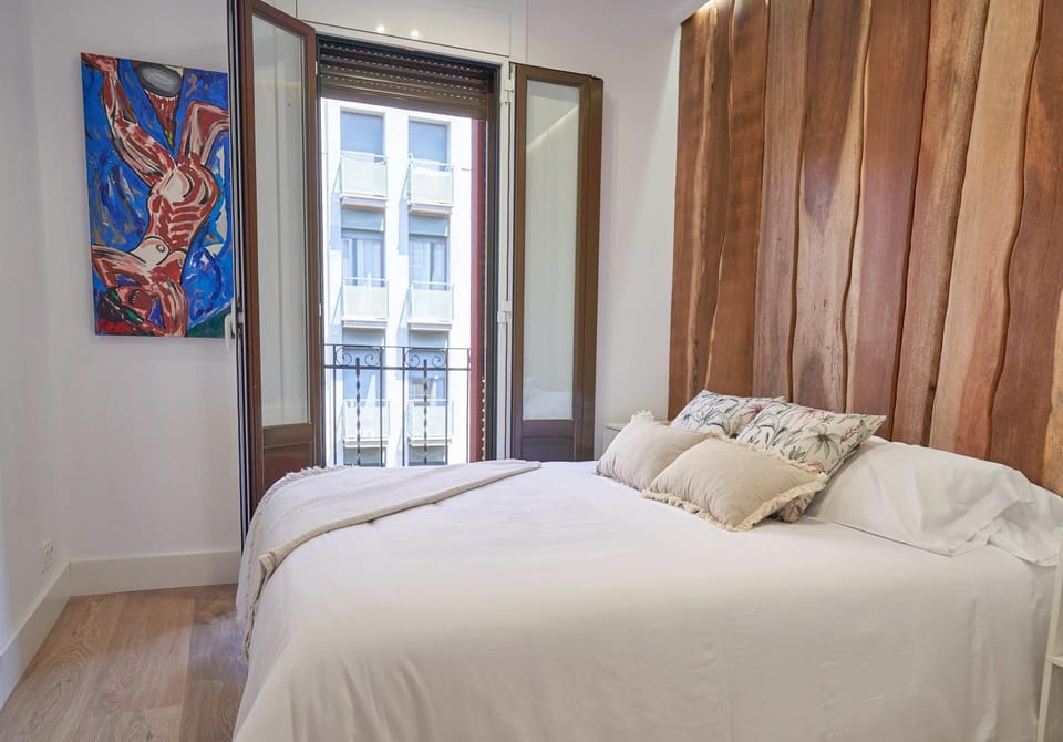 Bed, Photo of the whole room, Bedroom