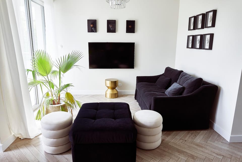 TV and multimedia, Living room, Seating area, Evening entertainment