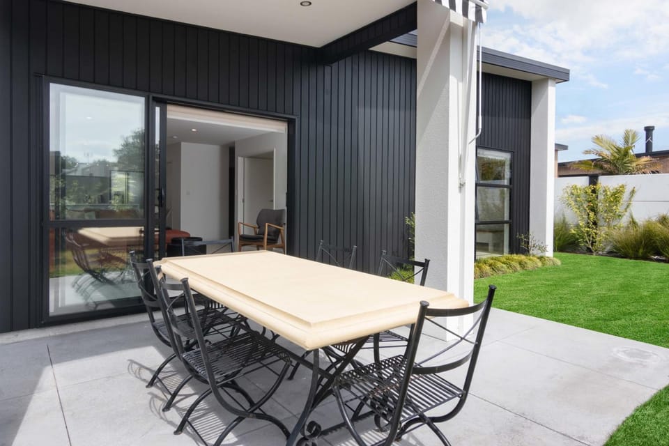 Coastal Delight - close to the Beach and shops House in Bay Of Plenty