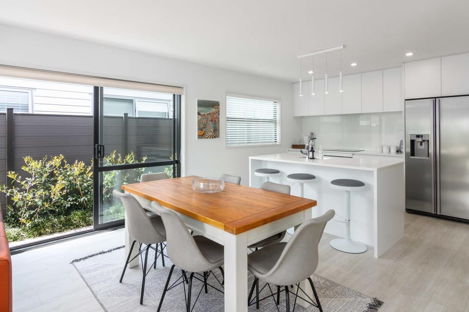 Coastal Delight - close to the Beach and shops House in Bay Of Plenty