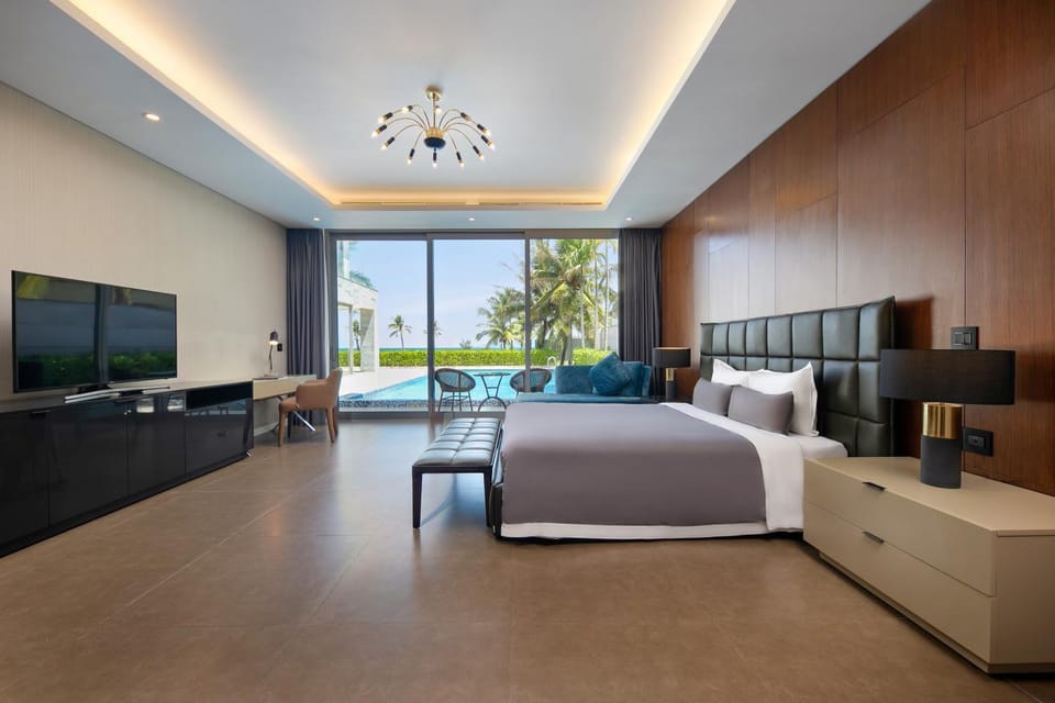Communal lounge/ TV room, Bed, TV and multimedia, Living room, Photo of the whole room, Seating area, Evening entertainment, Bedroom