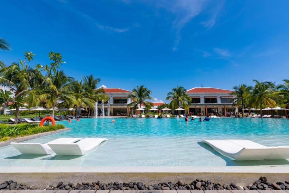 Day, Natural landscape, Garden, Garden view, Pool view, Swimming pool, sunbed