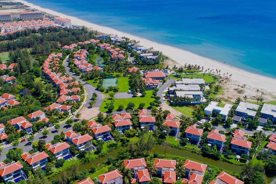 Property building, Nearby landmark, Spring, Day, Neighbourhood, Natural landscape, Bird's eye view, Beach, City view, Sea view, Street view
