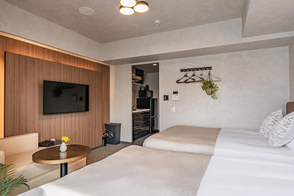 Bed, TV and multimedia, Living room, Photo of the whole room, Seating area, Bedroom