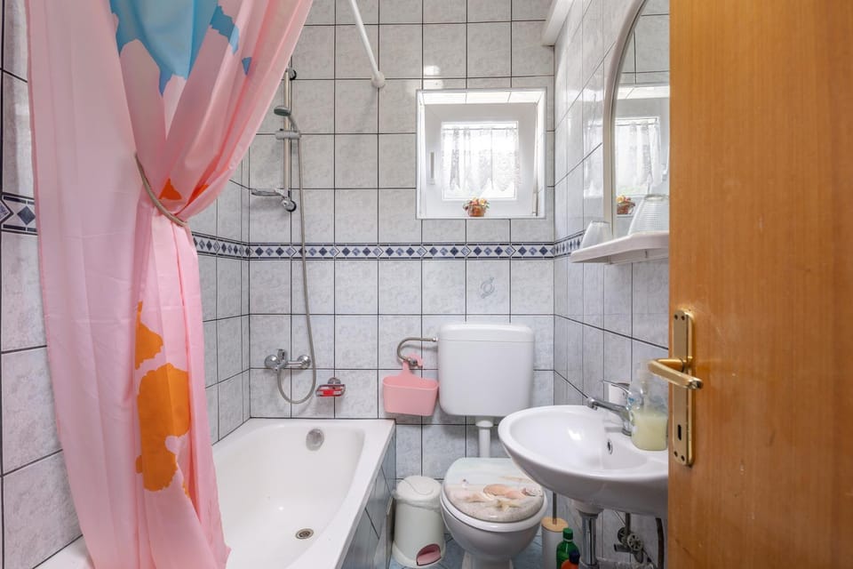 Bathroom, Bath