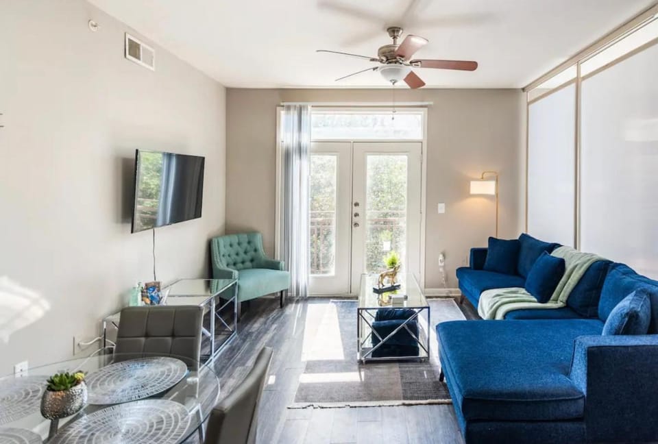 Charming 1,100 sq ft apartment near to The Shops at Legacy Apartment in Plano
