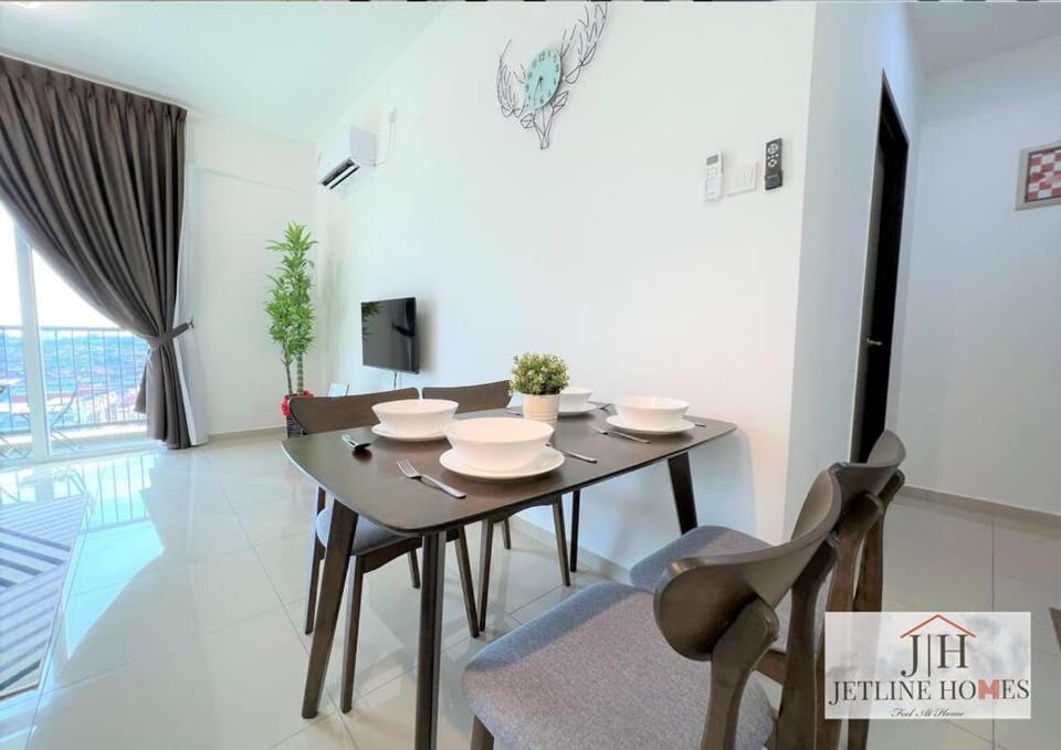 Melaka {Nova8 Suite} City-View/ 4Pax/ WIFI/tv-box Apartment in Malacca