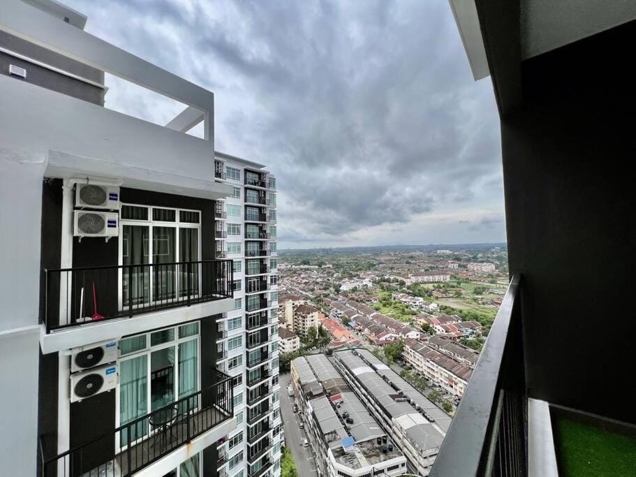 Middle Town Breezy Stay {Novo8} 4pax-Wifi Apartment in Malacca
