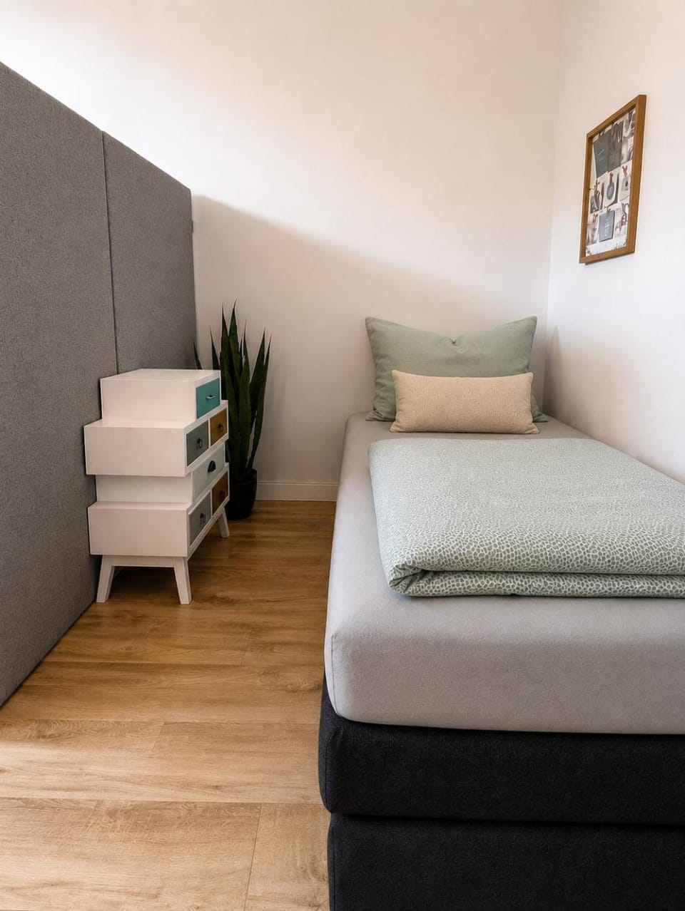 50 qm Ferienwohnung für 3 Personen, Monteure oder Geschäftsreisende, 400 m bis Lokschuppen, Smart-TV, WLAN, Lidl fußläufig erreichbar Apartment in Bielefeld