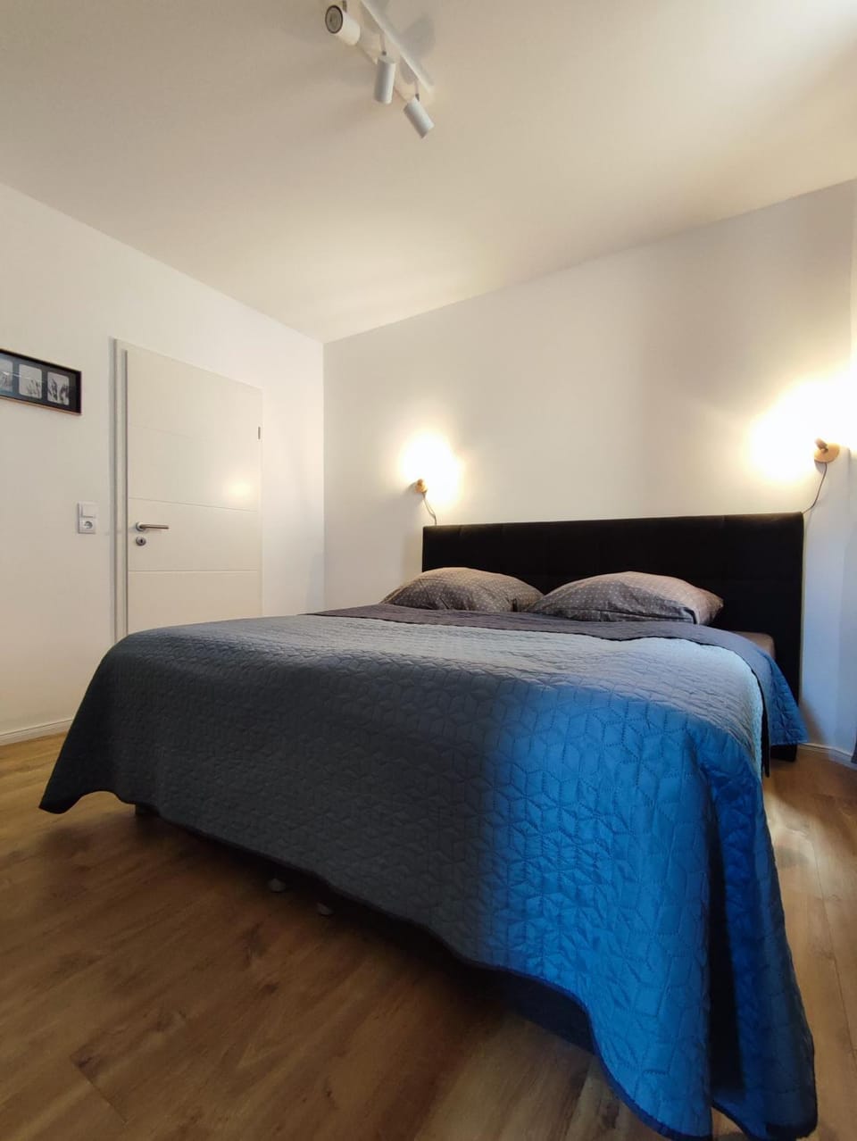 50 qm Ferienwohnung für 3 Personen, Monteure oder Geschäftsreisende, 400 m bis Lokschuppen, Smart-TV, WLAN, Lidl fußläufig erreichbar Apartment in Bielefeld