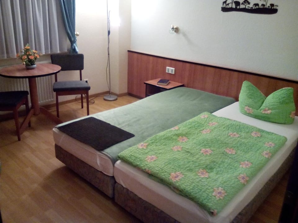 Photo of the whole room, Decorative detail