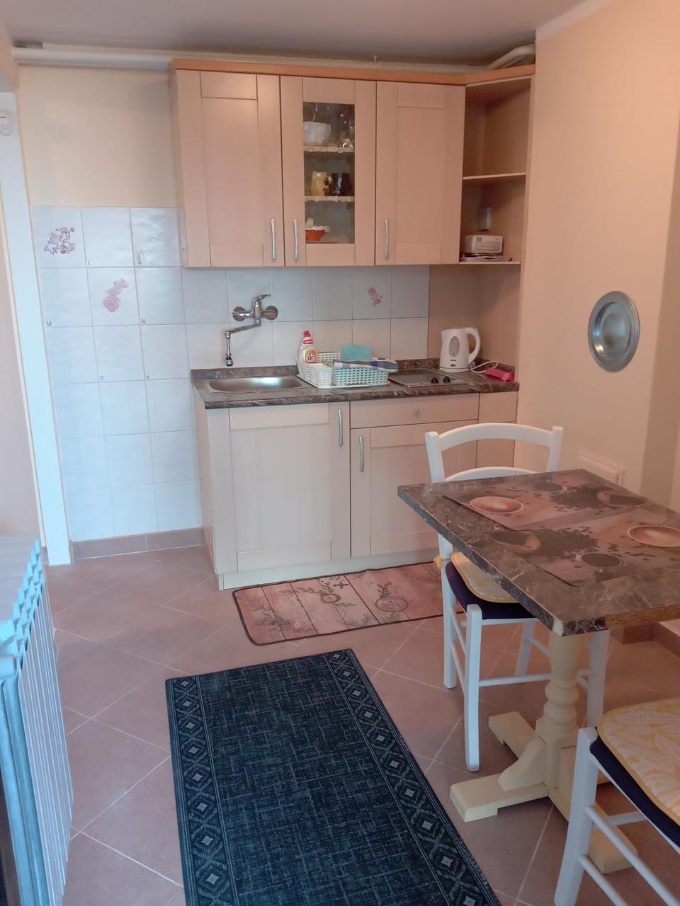 Kitchen or kitchenette, Dining area, stove