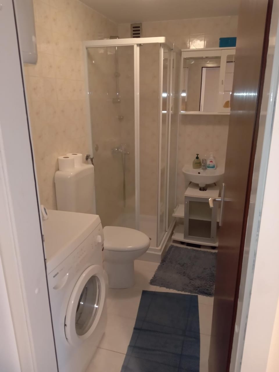 Shower, Toilet, Bathroom, washing machine