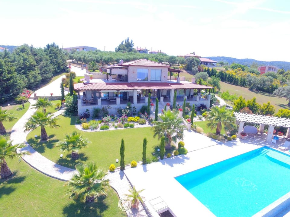 Property building, Garden view, Garden view, Mountain view, Swimming pool