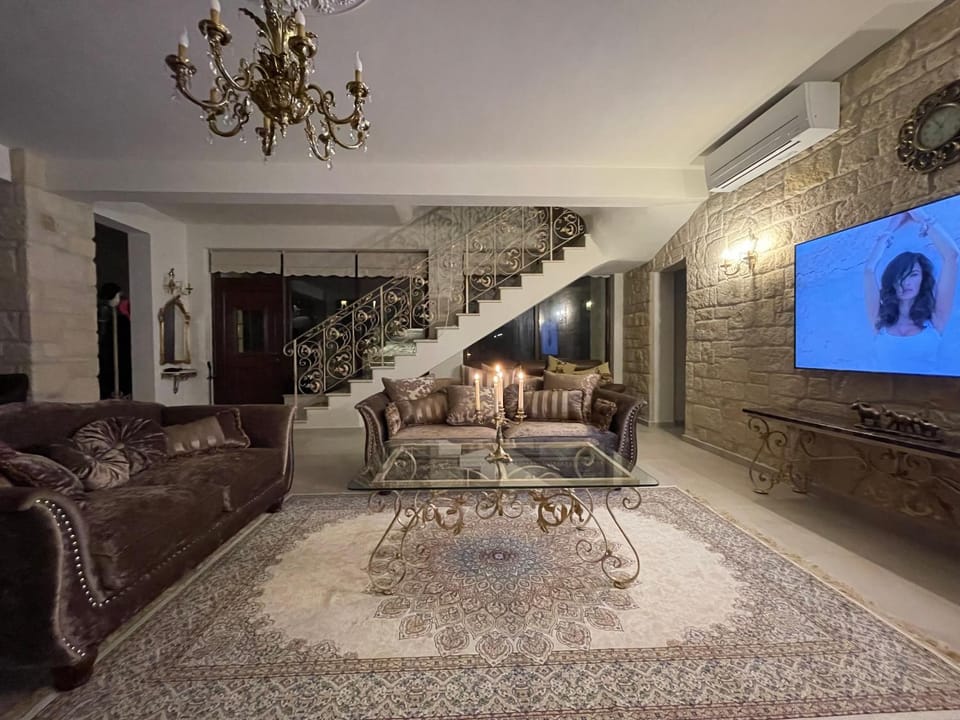 TV and multimedia, Living room, Seating area