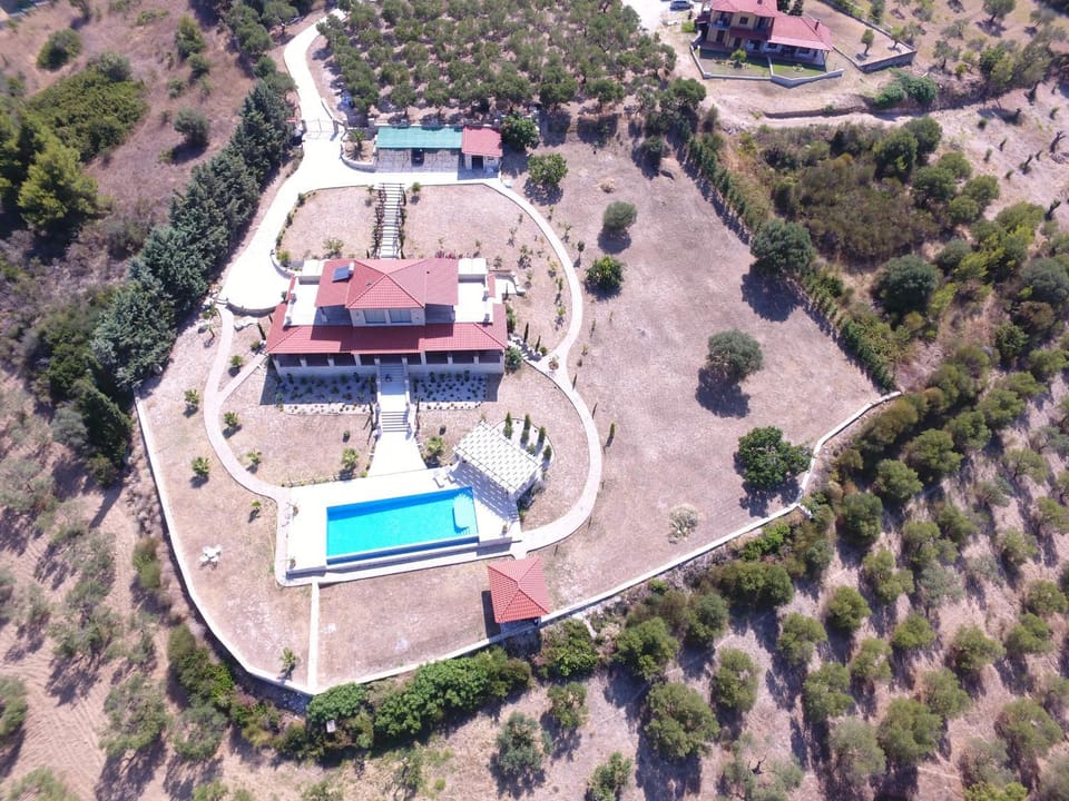 Day, Natural landscape, Bird's eye view, Pool view, Swimming pool