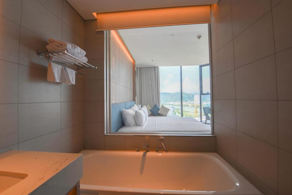 Bed, Bathroom, Photo of the whole room, Bedroom, Bath, towels