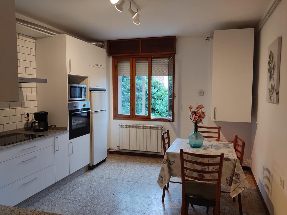 Kitchen or kitchenette, dishwasher, pet friendly, stove