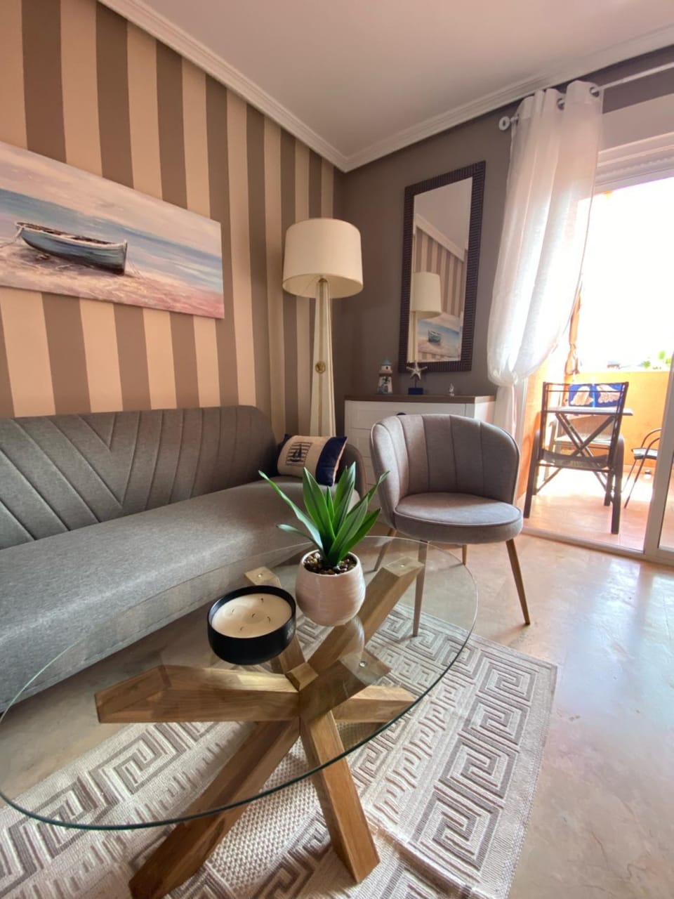 Living room, Seating area