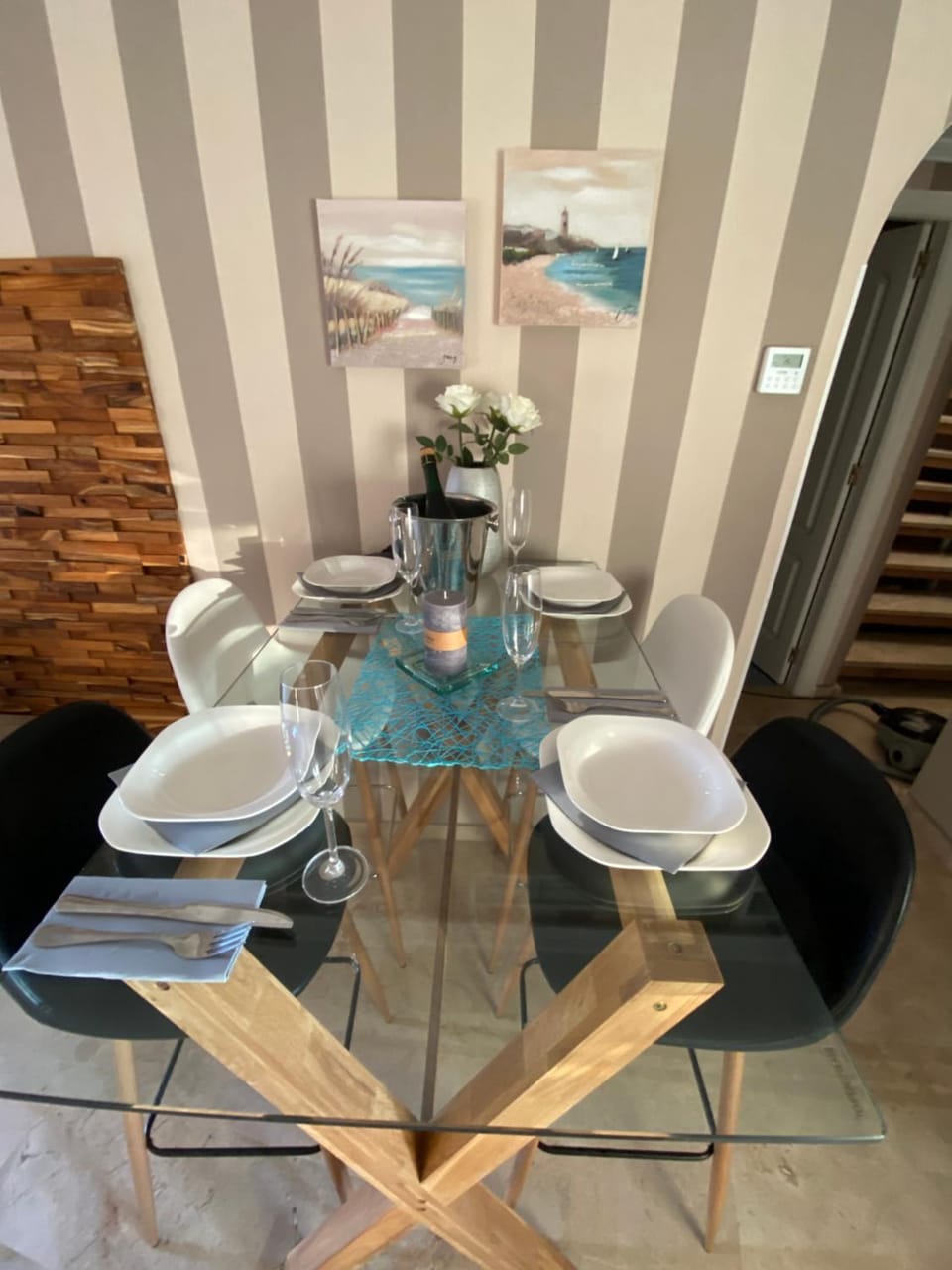 Seating area, Dining area