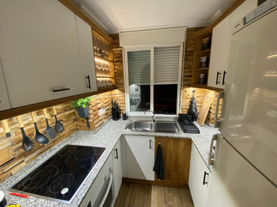 Kitchen or kitchenette, kitchen