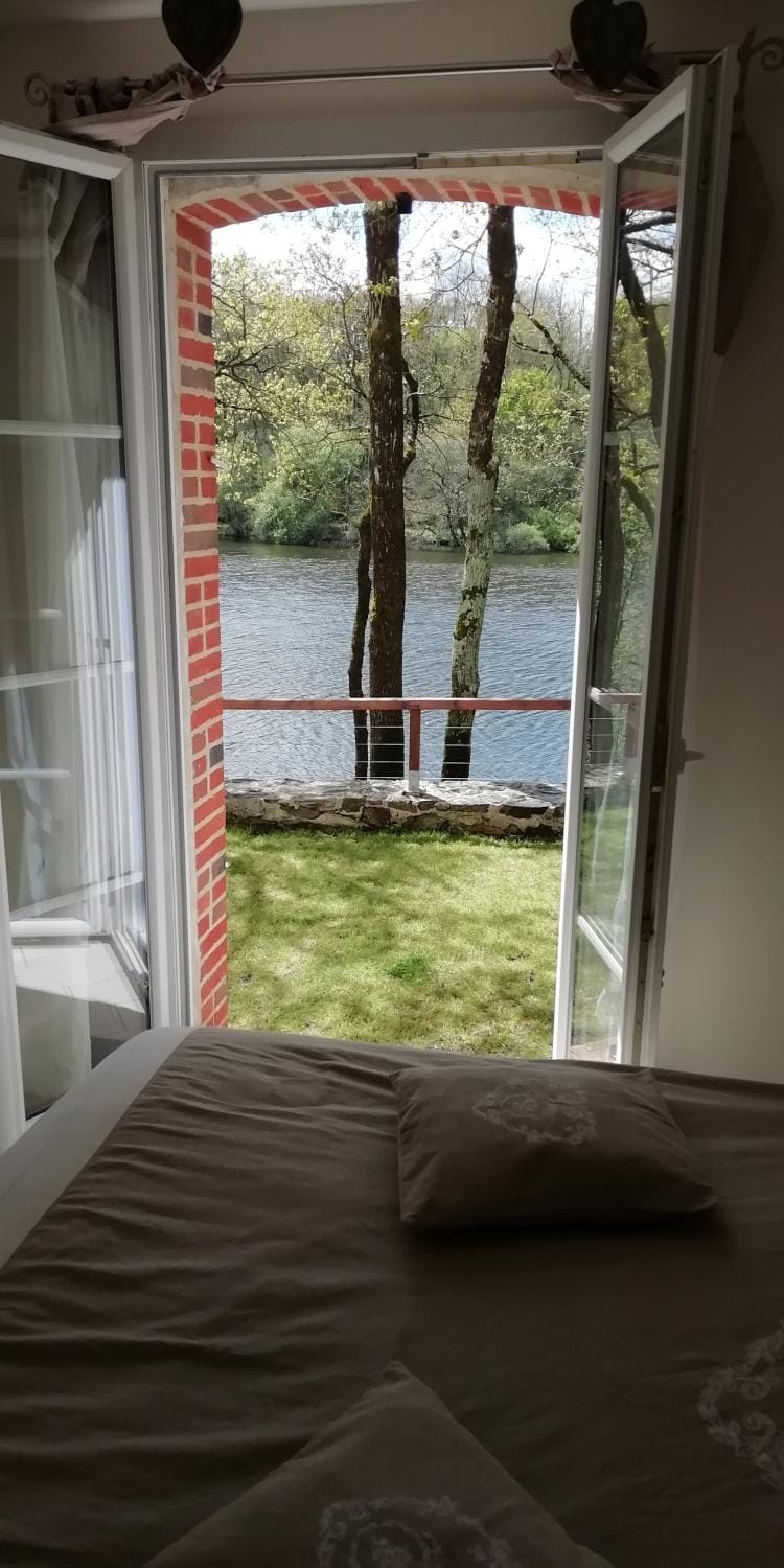 La maison au bord du lac House in Pays de la Loire