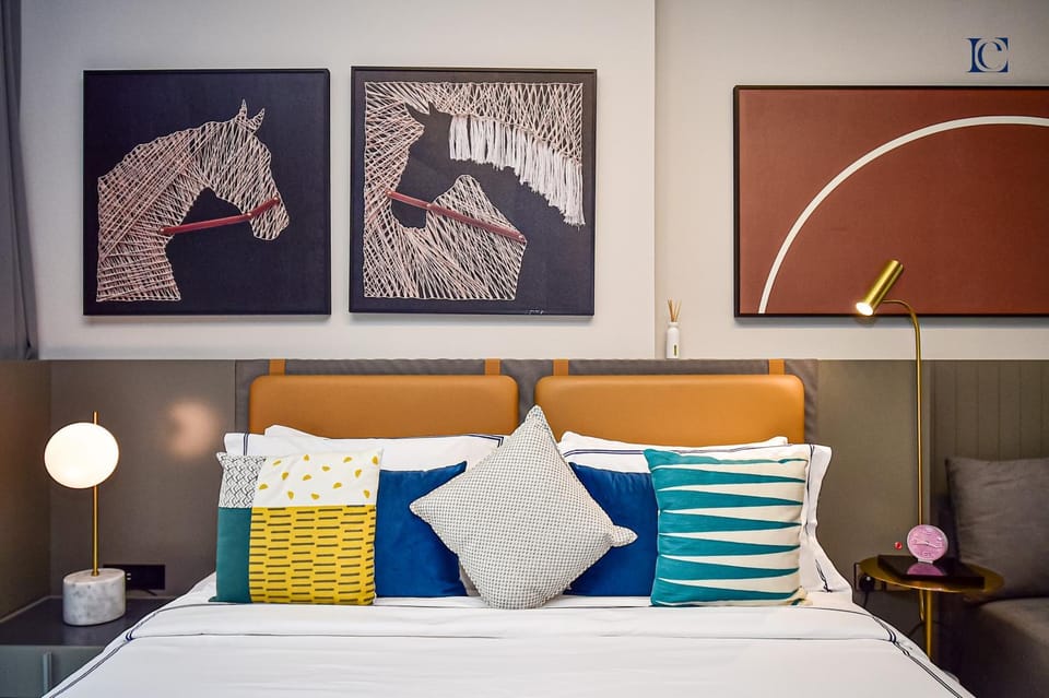 Bed, Photo of the whole room, Decorative detail, Bedroom