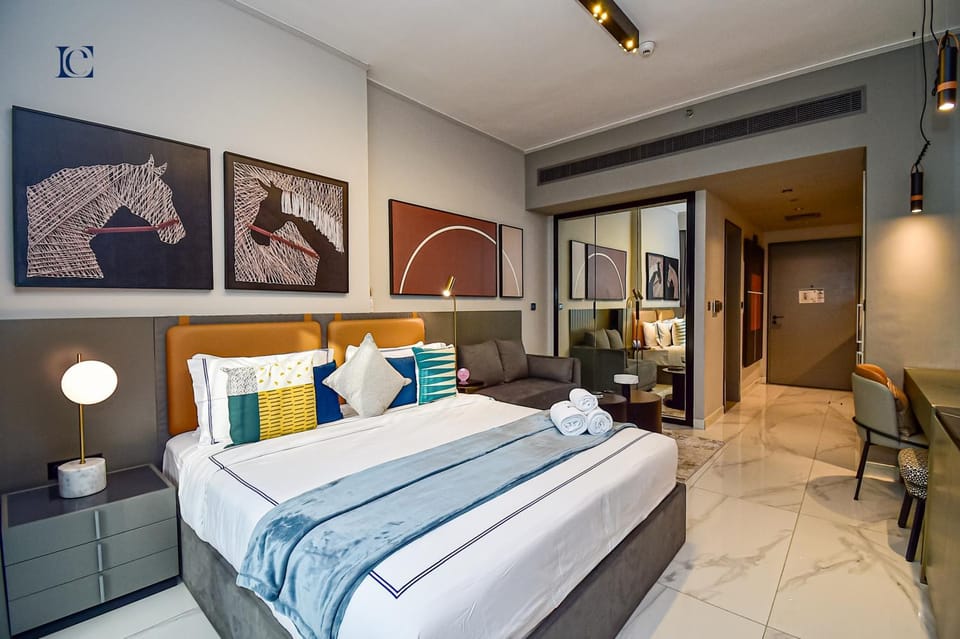 Bed, Living room, Photo of the whole room, Seating area, Bedroom