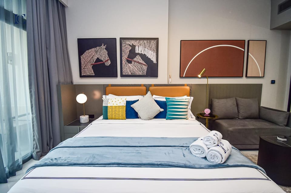 Bed, Living room, Photo of the whole room, Bedroom, towels