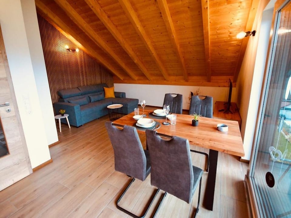 Seating area, Dining area