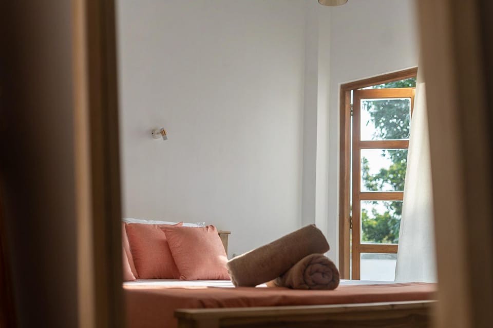 Bed, towels