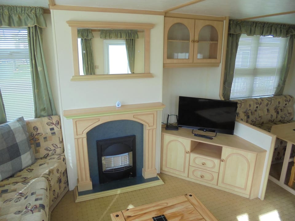 TV and multimedia, Living room, Seating area, flat iron