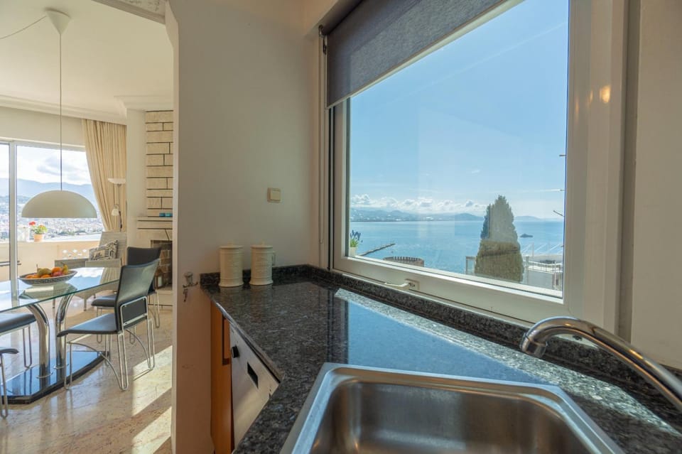 Natural landscape, Kitchen or kitchenette, Seating area, Dining area, Sea view