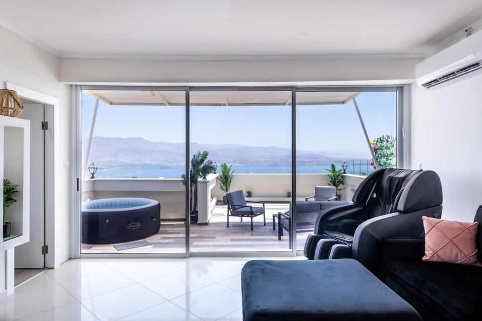 Desert and Sea-penthouse Full Sea view Apartment in Eilat