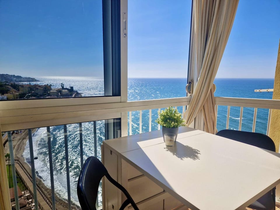 SR Almirante 1ª Linea de Playa Apartment in Sitio de Calahonda
