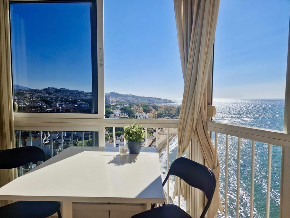 SR Almirante 1ª Linea de Playa Apartment in Sitio de Calahonda