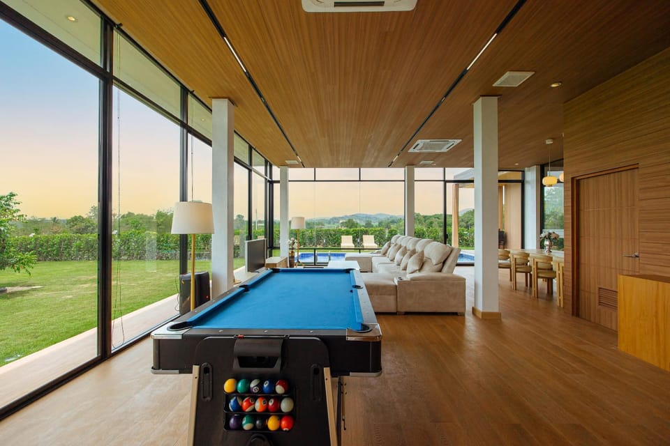 Billiard, Game Room, Evening entertainment, Pool view, Swimming pool, Entertainment