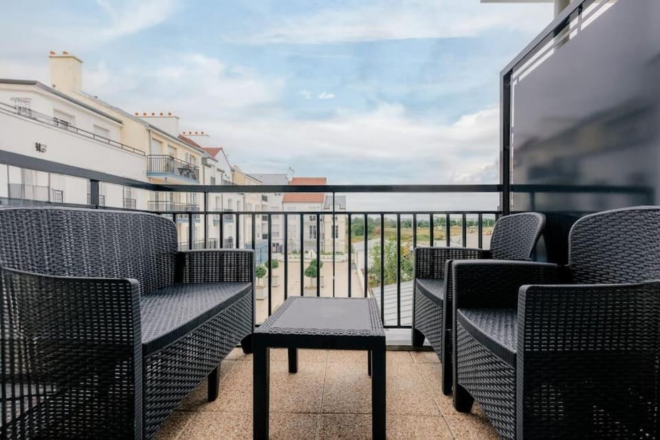 Élégance Proche Disneyland Apartment in Bailly-Romainvilliers