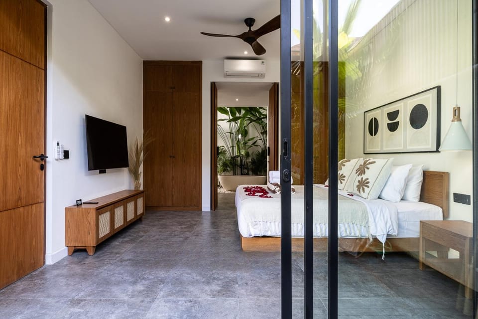 Bed, TV and multimedia, Photo of the whole room, Bedroom, air conditioner