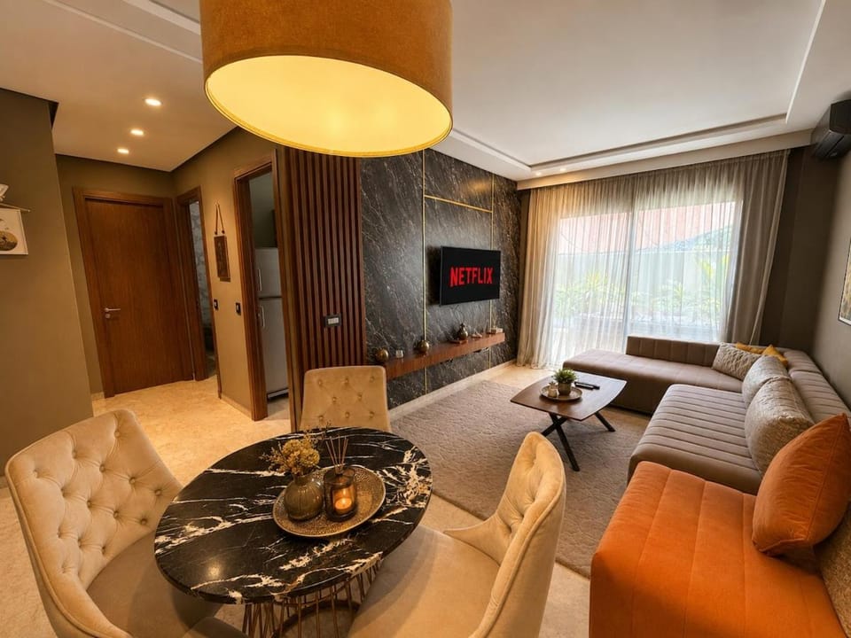 Elegant studio with jacuzzi terrace and swimming pool Apartment in Casablanca