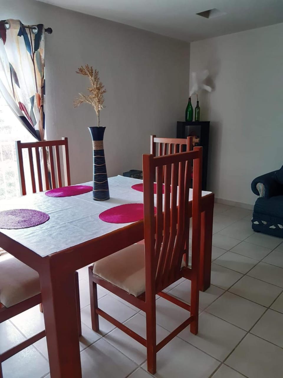 Seating area, Dining area