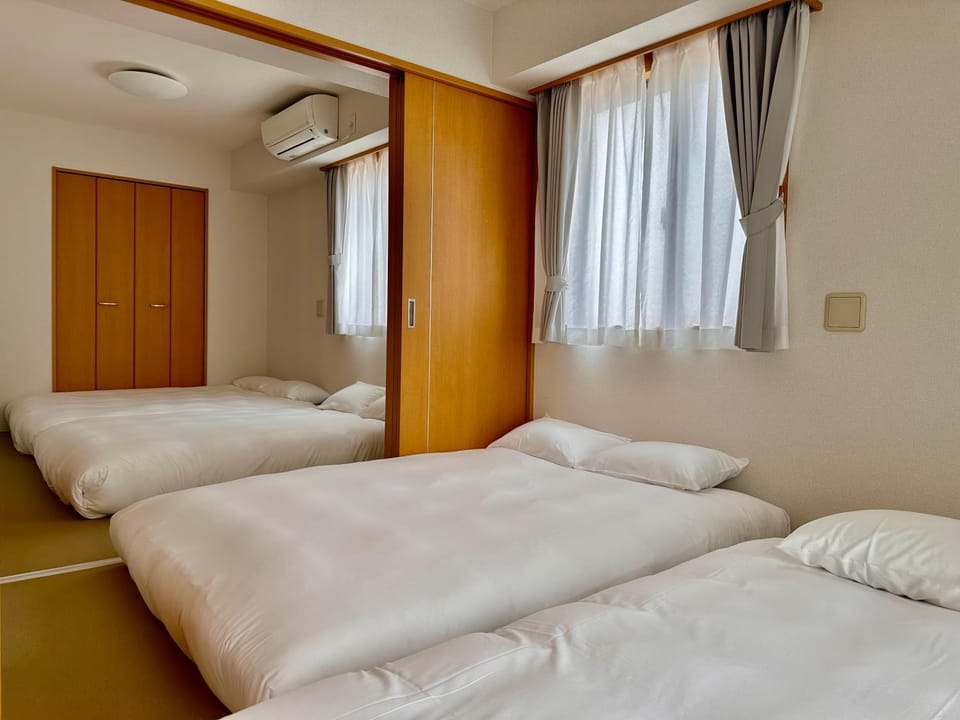 Bedroom, air conditioner