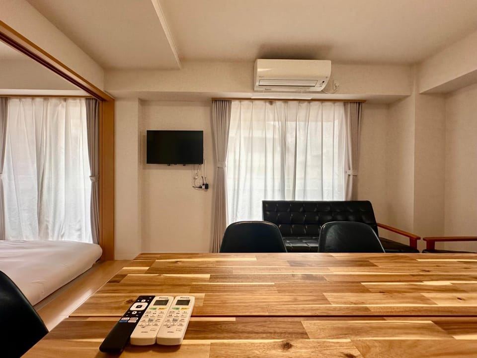 TV and multimedia, Living room, Seating area, air conditioner