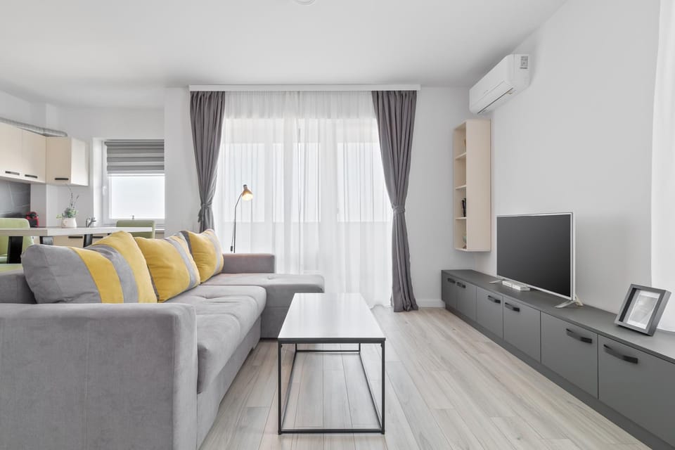 TV and multimedia, Living room, Photo of the whole room, Seating area, air conditioner