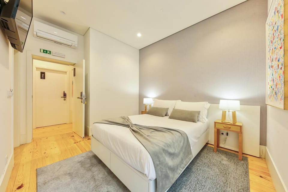 Bed, TV and multimedia, Bedroom, wardrobe