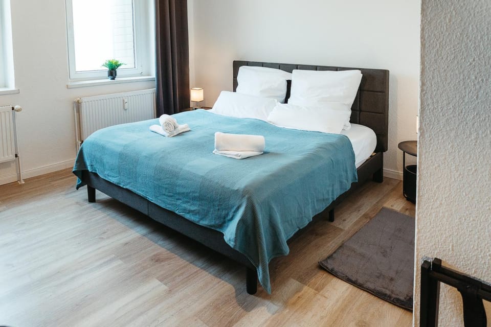 Bed, Photo of the whole room, Bedroom, towels