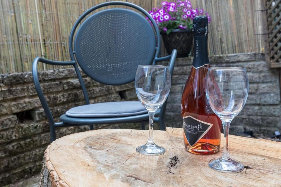 Rivermead - Gorgeous 3 Bed Maisonette with Patio Apartment in Horsham