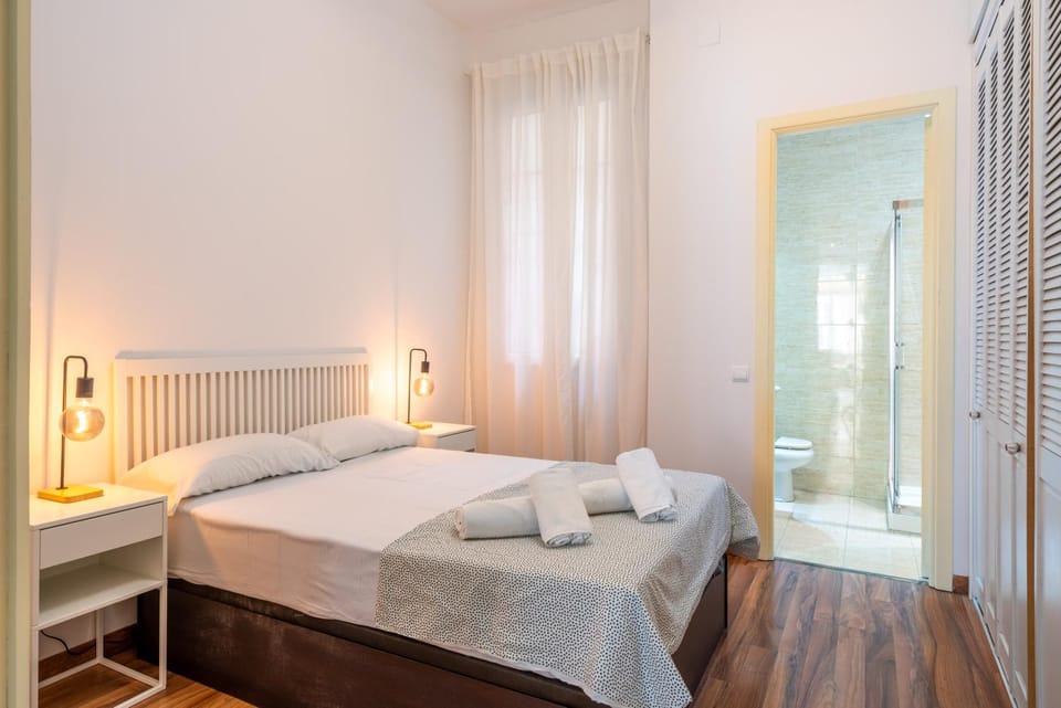 LU&CIA Calle Strachan Apartment in Malaga