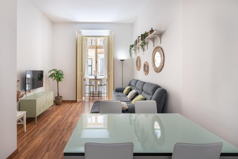 LU&CIA Calle Strachan Apartment in Malaga