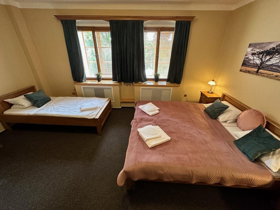 Bed, Photo of the whole room, Bedroom, towels